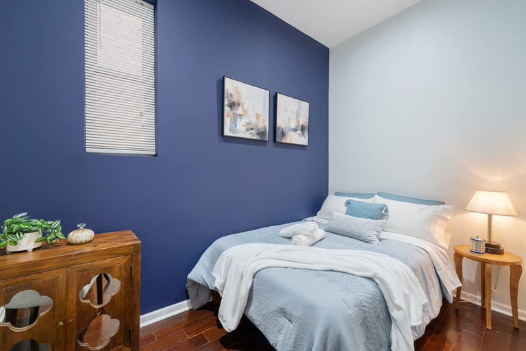 Room 2, Chic and Cozy 3-bed Escape in Chicago, Cook