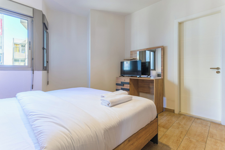 Room 2, Alti 3-BR Apt by Santa Maria Jal el Dib, El Metn