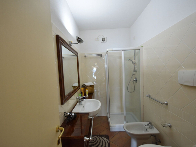 Bathroom 3, Garden Flat by Lake Maggiore, Verbano-Cusio-Ossola