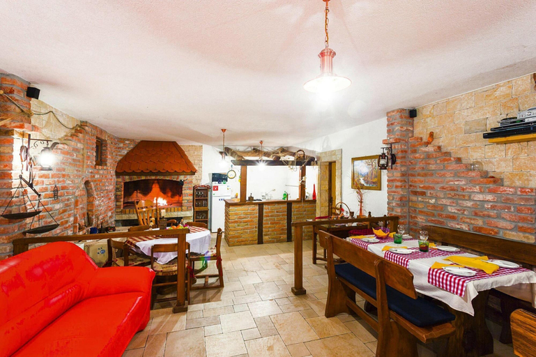 Food & Drinks 4, Villa in Starigrad Near Paklenica National Park, Starigrad