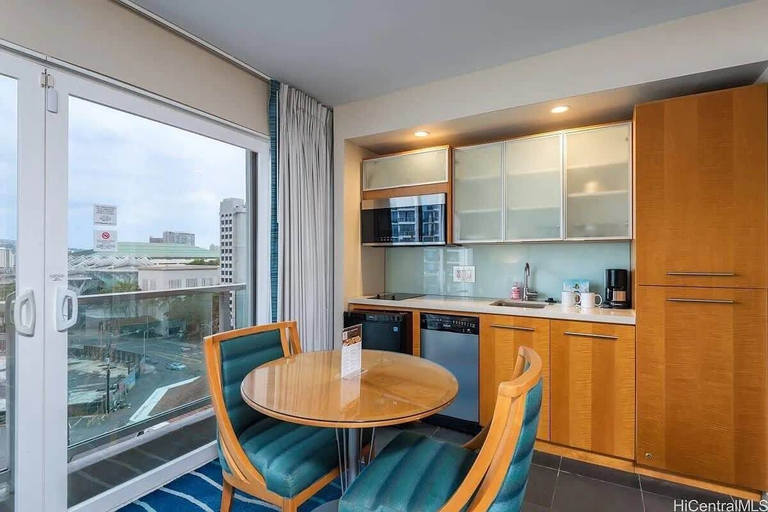 Interior 2, Stunning Ala Moana 1BR W Balcony & Mountain/city Views, Honolulu