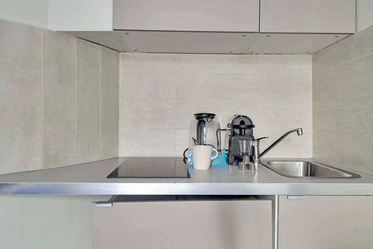 Private kitchen 5, Peaceful Studio for 2 People, Paris