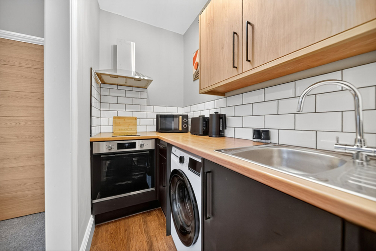 Shared kitchen 2, Rosemont Road, Leeds