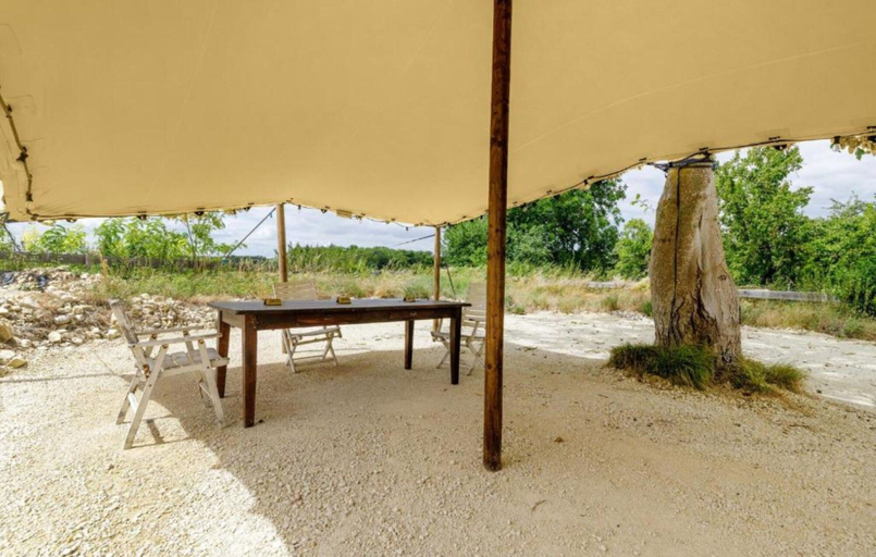 Balcony 4, Gites for 2 People at a Chateau With a Garden, Indre