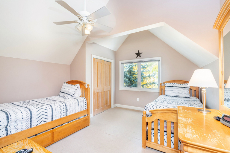 Room 5, Box Canyon Basecamp 4 Bedroom Home, San Miguel