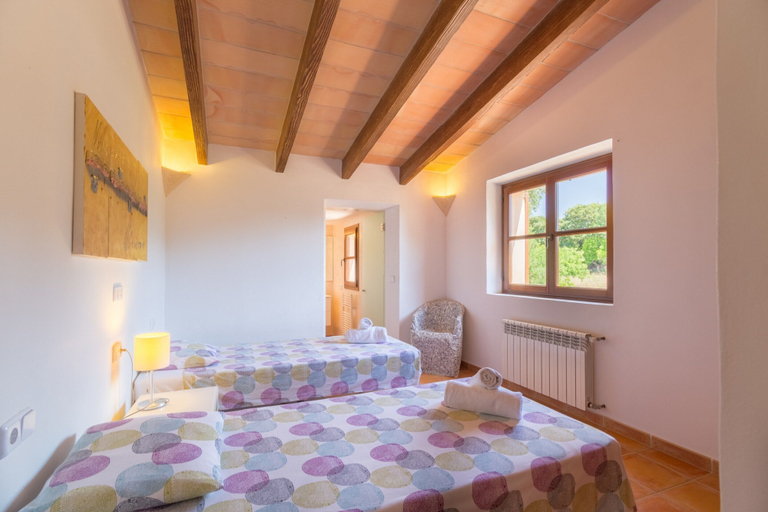 Room 4, Can Revell Villa With Pool & Jacuzzi, Baleares