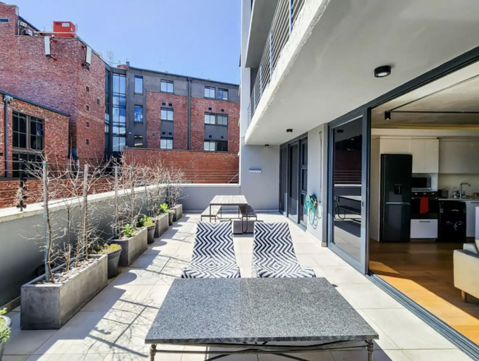 Room 5, Two Bedroom Green Point Rooftop Pool BBQ, City of Cape Town