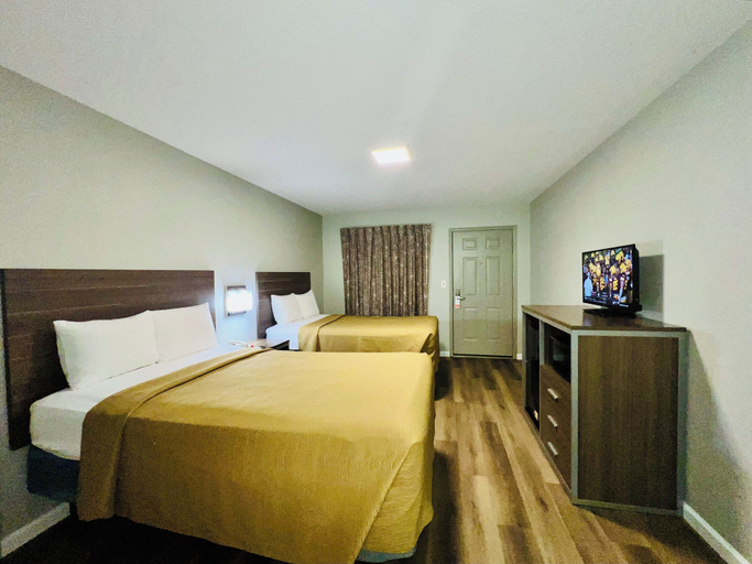 Bedroom 4, Suite 16 Motel, Sequoyah
