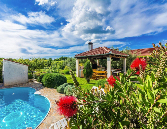 Others 4, Apartment in Nin Near the Beach & Pool, Nin