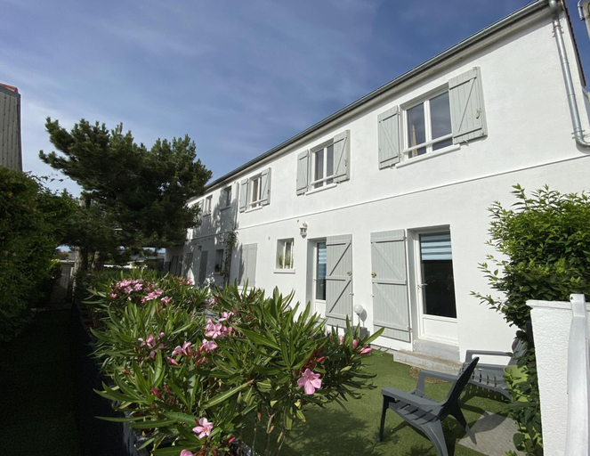 Exterior 4, Beachside Flat With Sunny Patio, Somme