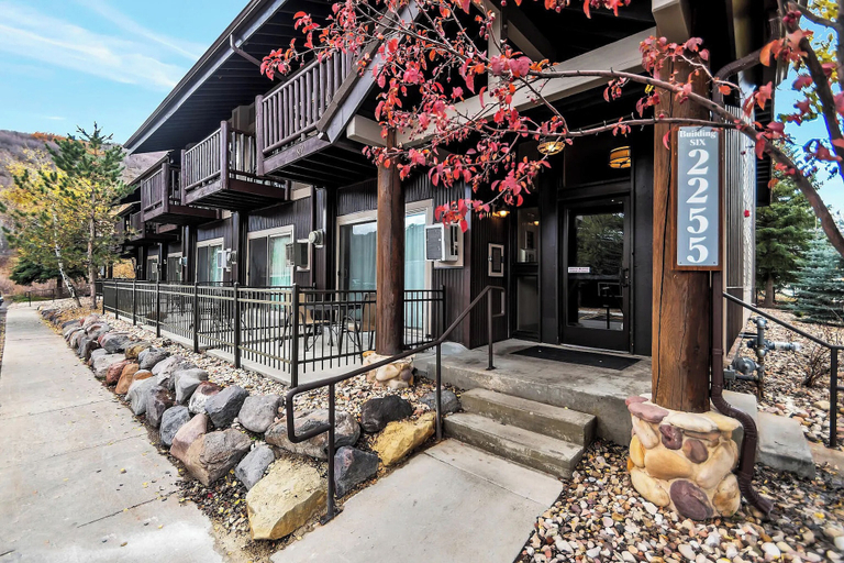 Interior 5, Charming Park City Loft and View at Prospector, Summit
