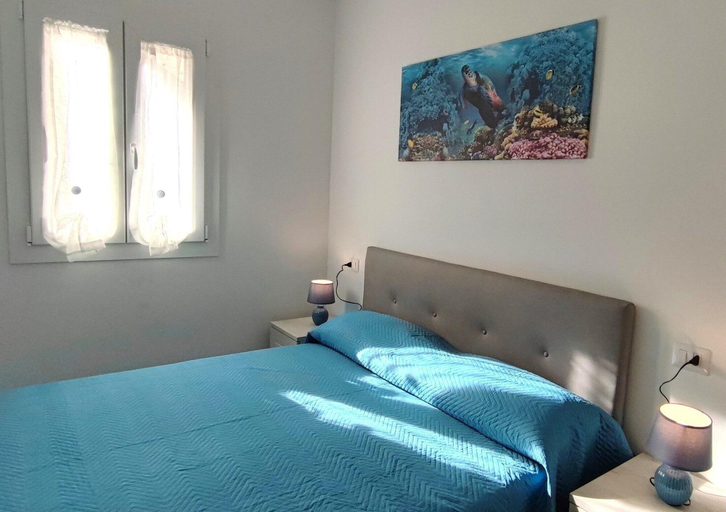 Room 4, Apartment in with swimming pool and sea view, Sassari