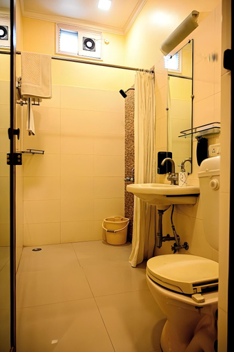 Bathroom 3, HOTEL CRESENT VILLA, Varanasi