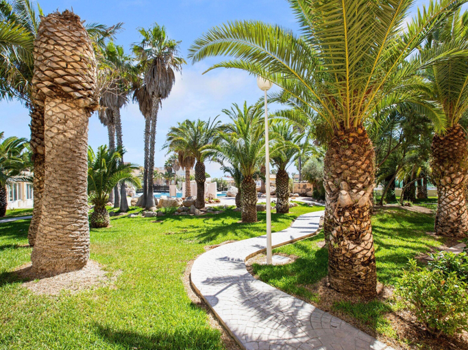 Garden, Charming Family Apartment, Almería