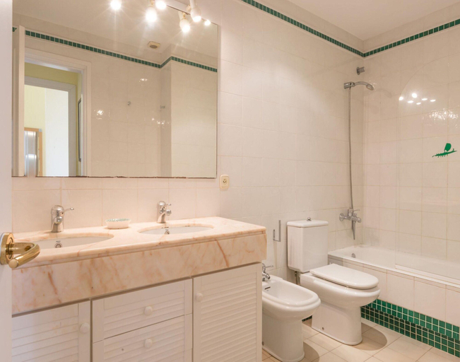 Bathroom 2, Apartment for 6 Person With Parking, Girona