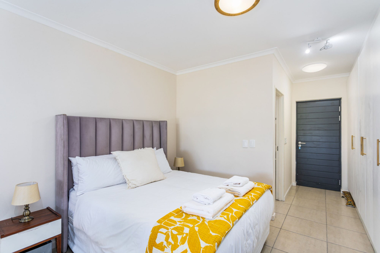 Room 5, Waterstone A202 by Ctha, City of Cape Town