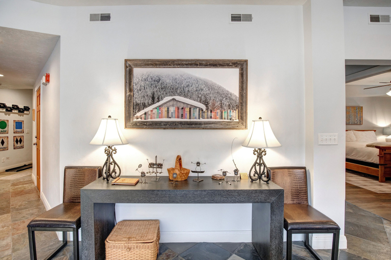 Interior 2, Town Pointe A105 3 Bedroom Condo, Summit