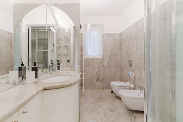 Bathroom 4, Brera Apartments in Duomo, Milano