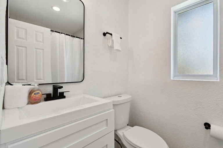 Interior 4, Stylish Treasure Island Getaway - Unit 8, Pinellas