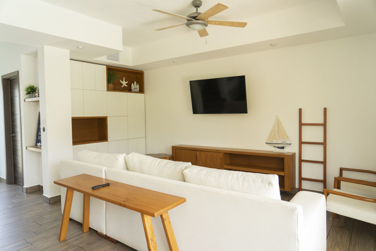 Room 4, 2BR 7 Guests Private Jacuzzi in Monterrico, Taxisco