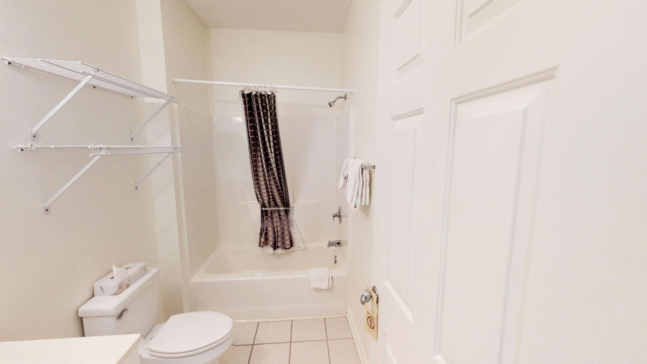 Bathroom 3, Champions Unit 3414, Brunswick