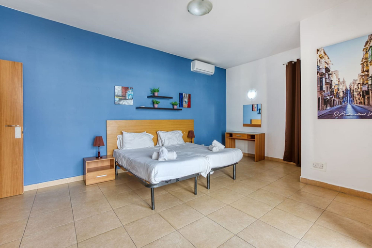 Room 2, Central Paceville Apartment Nightlife Beach, St Julian's