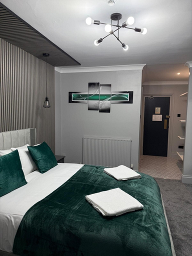 Bedroom 5, The Jacobean Hotel, Coventry