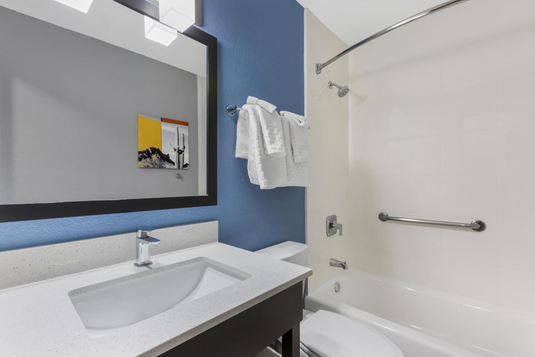 Bathroom 4, Best Western Blythe, Riverside