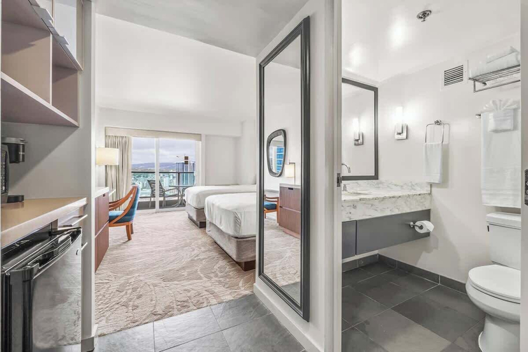 Interior 2, Top Floor Studio With Balcony & Views 3528, Honolulu