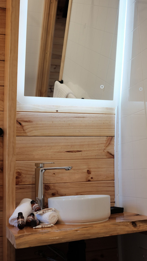 Bathroom 4, Benger Garden Cafe & Chalets, Central Otago