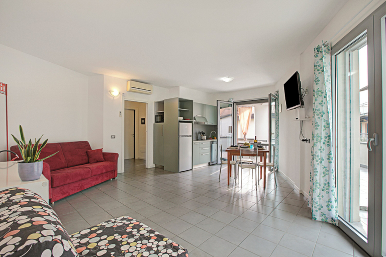 Living area 4, Rosy House 100m From Lake& Shared Pool, Brescia