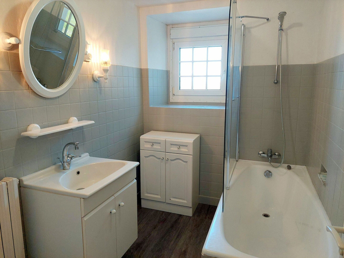 Bathroom 3, House in Brittany near Sandy Beaches, Finistère
