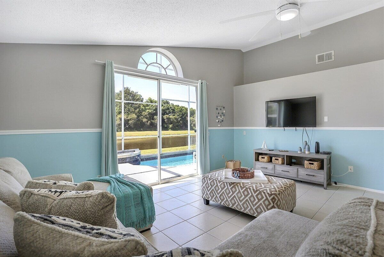 Interior 4, 4716-4-ww-blend of Relaxation and Convenience, Osceola