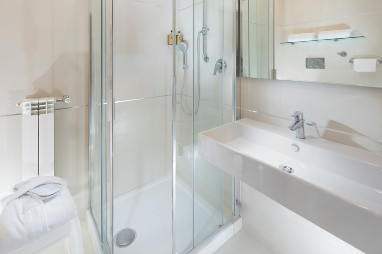 Bathroom 5, Europa Grand Hotel, La Spezia