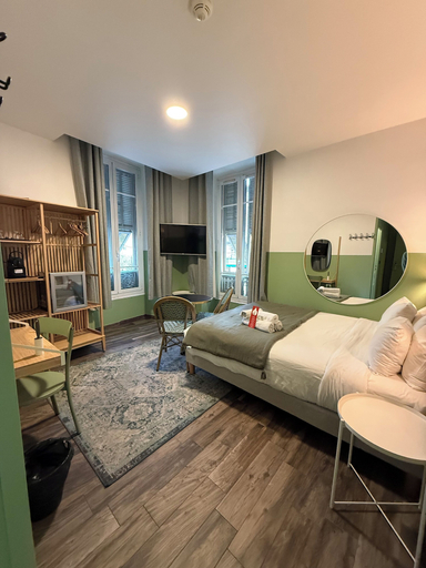 Others 5, Hotel de Berne, Alpes-Maritimes