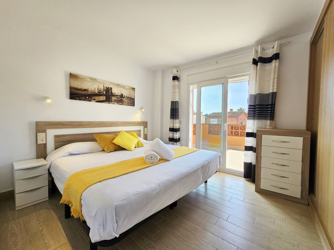 Room 3, Villa in Riells Beach With Private Pool, Girona
