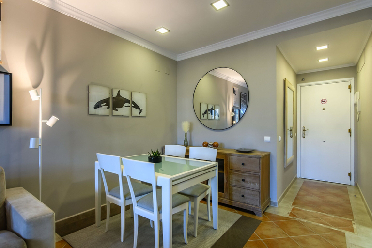Dining 4, Apartment in Punta del Moral for 6, Huelva
