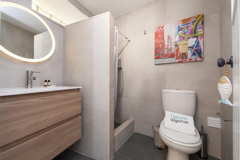 Room 3, A27 - Caracol Corner Studio in Lagos, Lagos