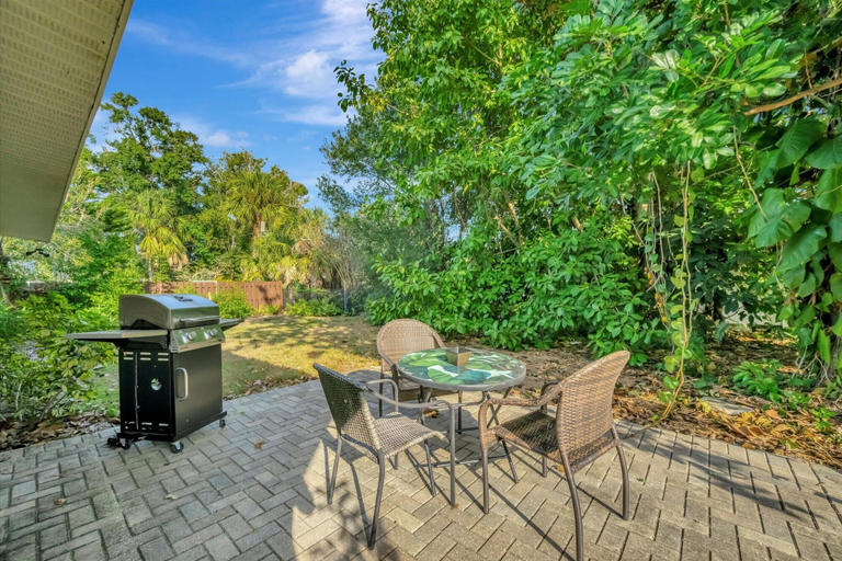 Room 2, Sleeps 8 Pets Welcome Fenced In Backyard, Sarasota