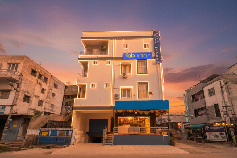 Exterior & Views