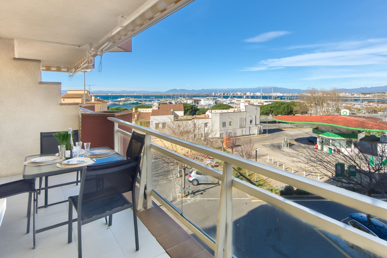 Outdoor dining 5, Apartment in Roses by the Waterfront, Girona
