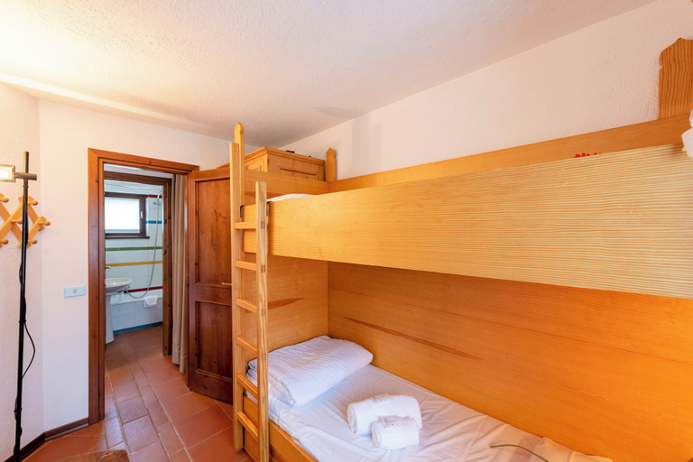 Room 4, Flats With Garden in Courmayeur, Aosta