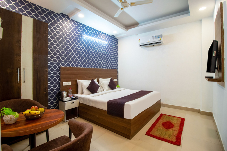 Room 5, HOTEL SR PALACE NEAR IGI DELHI AIPRORT, Delhi