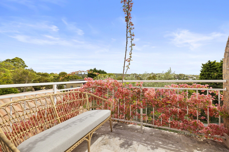 Balcony 2, Spacious 3-bed Duplex in Leafy Seaforth, Sydney