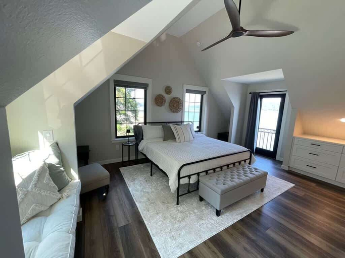 Room 4, Waterfront Retreat - Hot Tub Fireplace Pier, Mason
