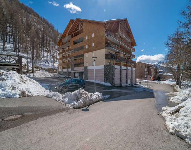 View from property 3, Studio in Alps With Pool Near Ski Resort, Alpes-de-Haute-Provence