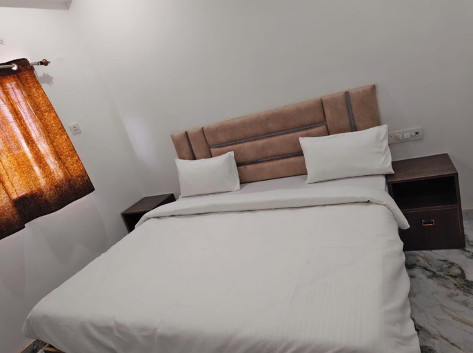 Room 5, Hotel KR Palace, Agra