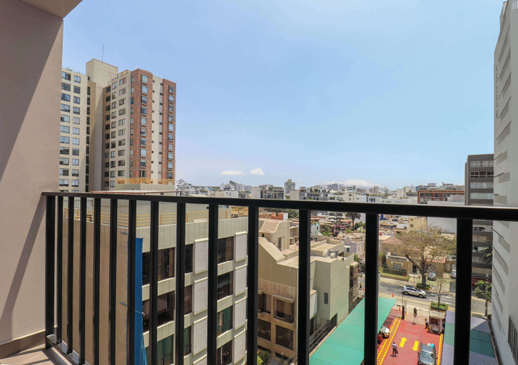 Room 5, w Marvelous 2BR With Balcony in Miraflores, Lima