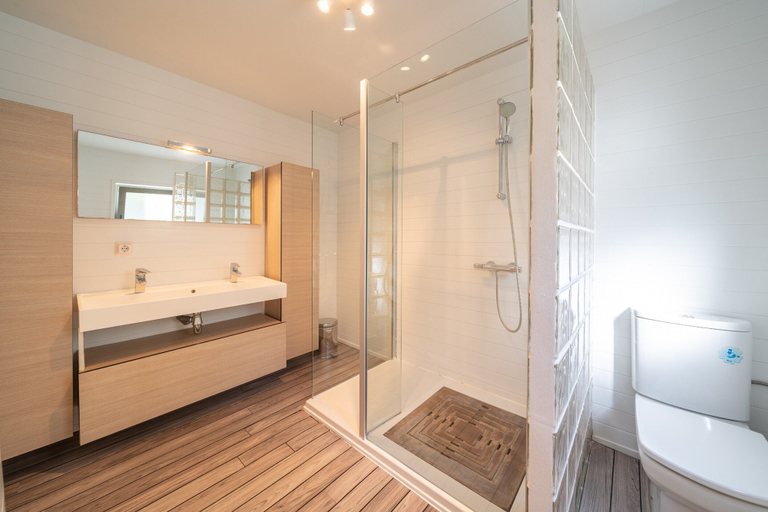 Bathroom 2, Holiday Home in L'escala Near Platja Cala Montgo, Girona