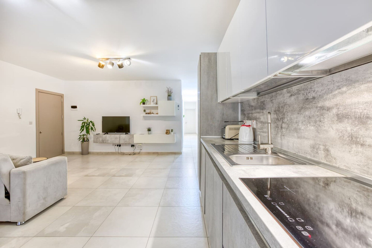 Room 3, Central Msida Modern Bright Comfortable